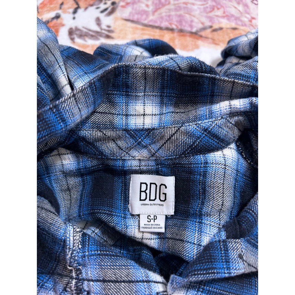 BDG Urban Outfitters Plaid Flannel Shirt Oversized Small Blue Black White Casual - Picture 3 of 6